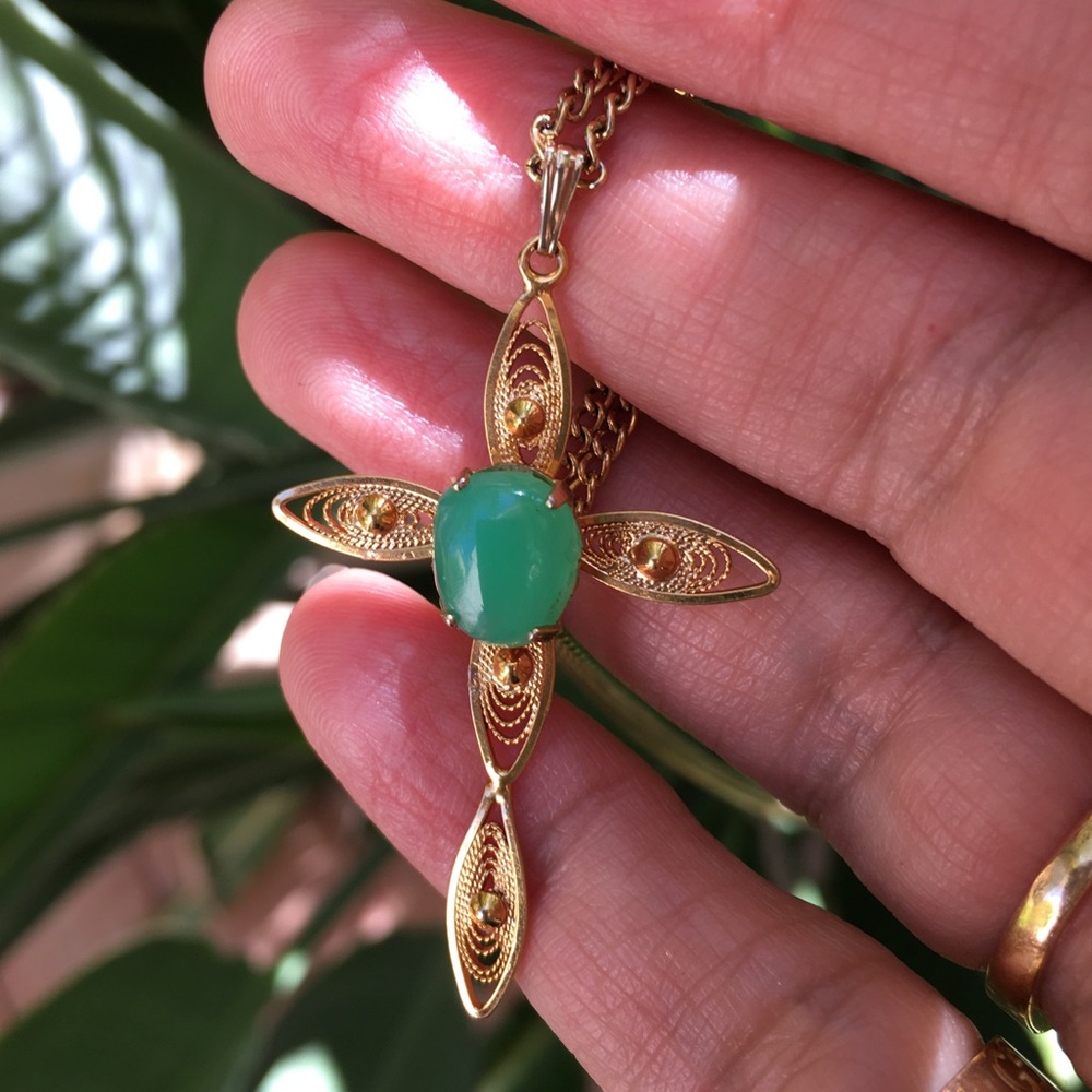 Natural chrysoprase 12K gold filled filigree cross pendant - Picture 6 of 12